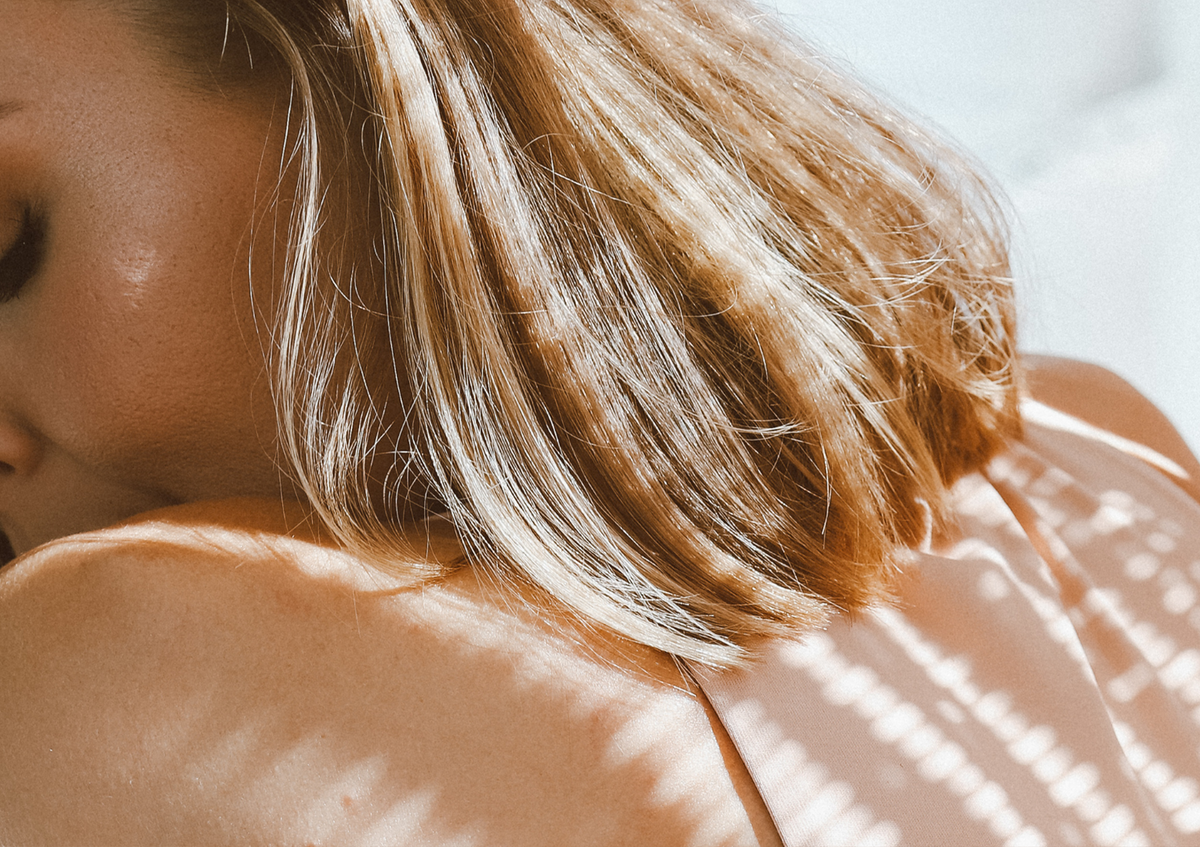 Prolongez votre été : nos astuces pour un teint halé même en automne